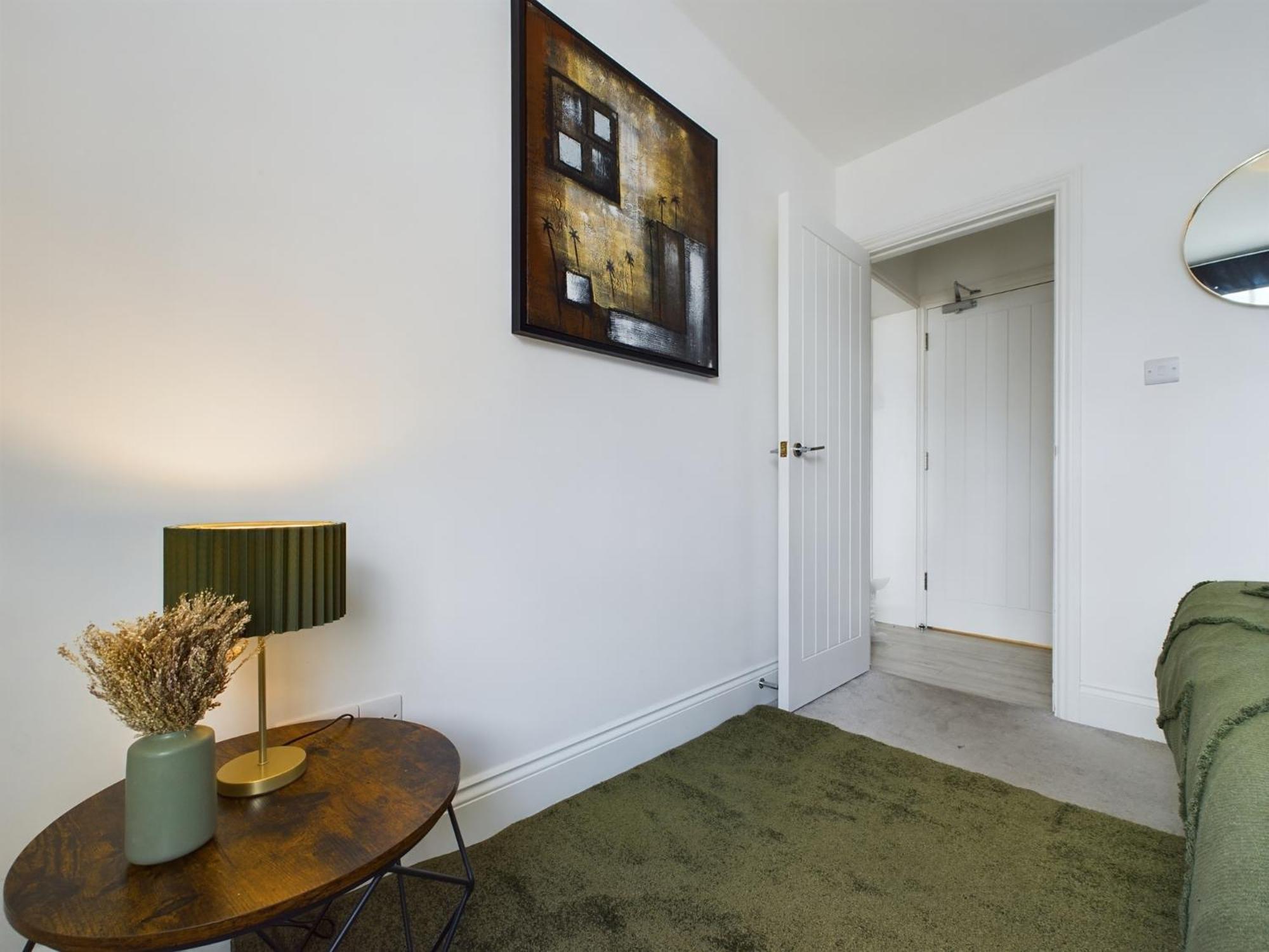 Peaceful Seafront Stylish 2 Bed, Sleeps 6 *