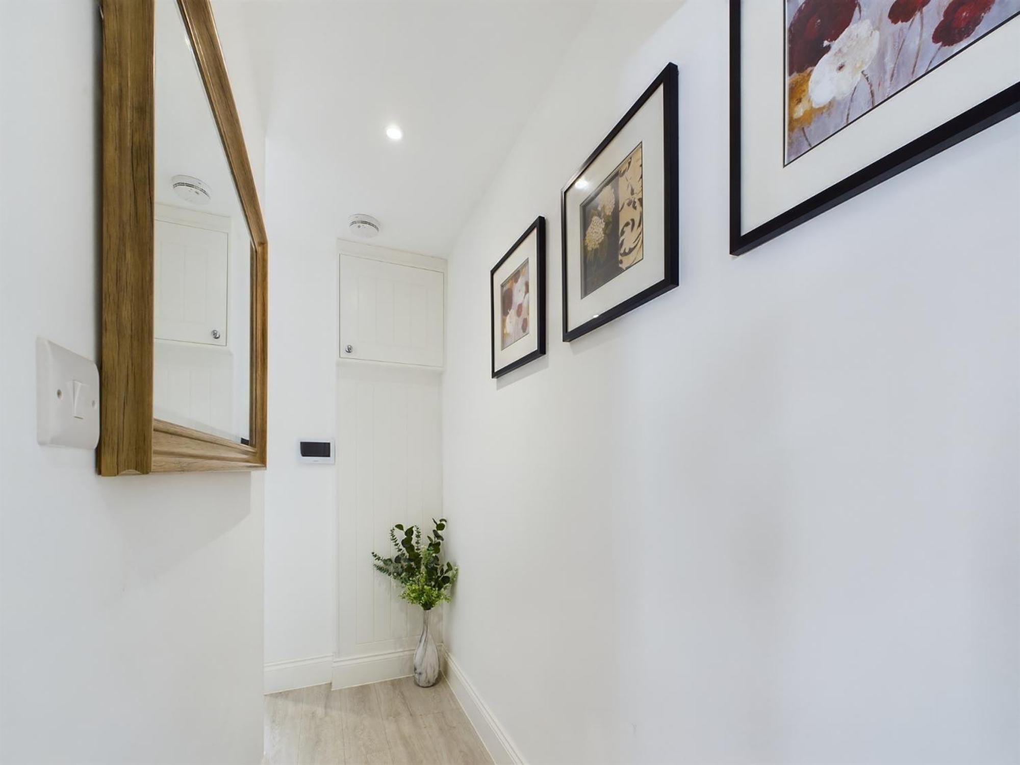 Peaceful Seafront Stylish 2 Bed, Sleeps 6 Apartment Brighton