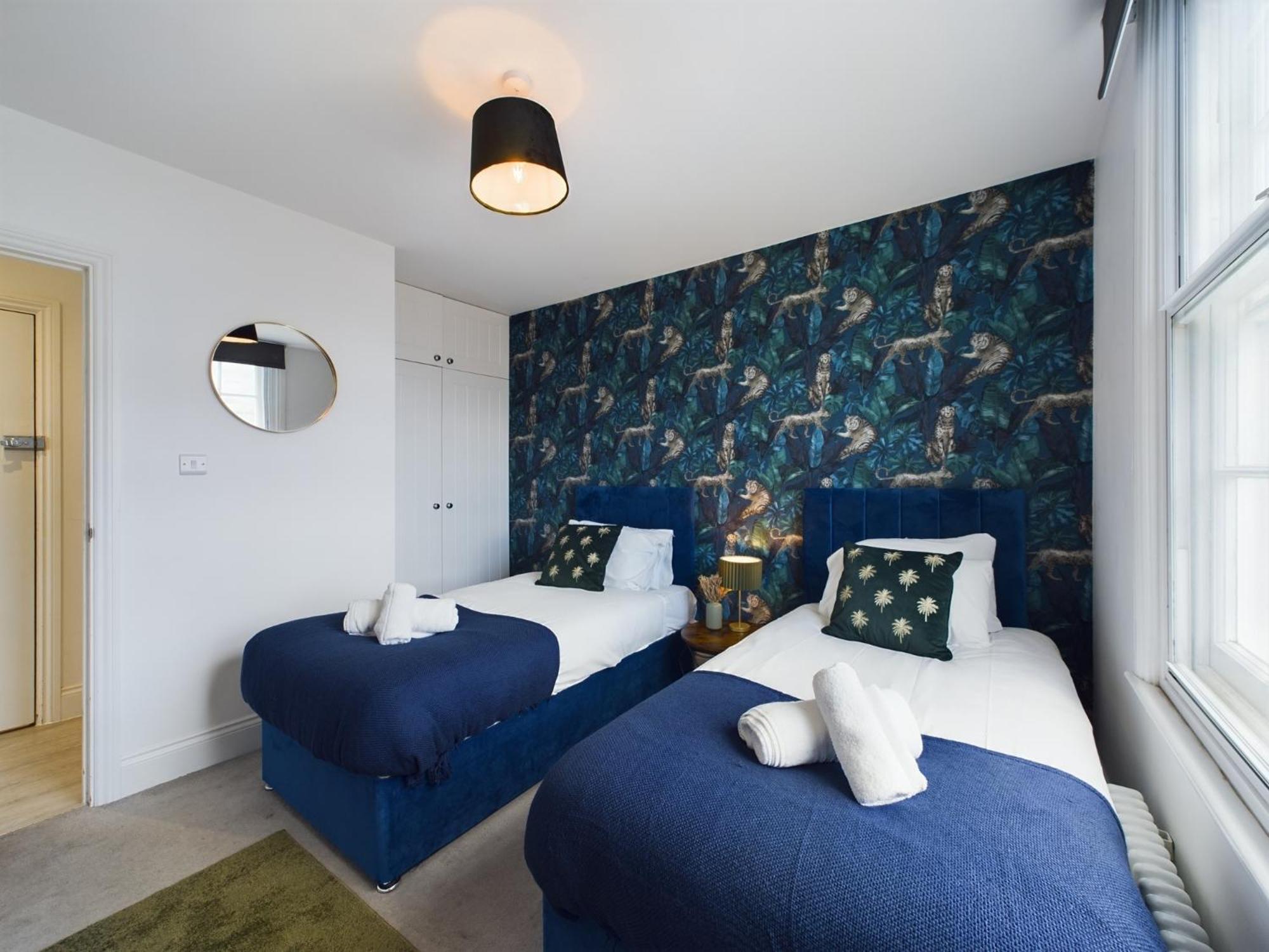 Apartment Peaceful Seafront Stylish 2 Bed, Sleeps 6 Brighton