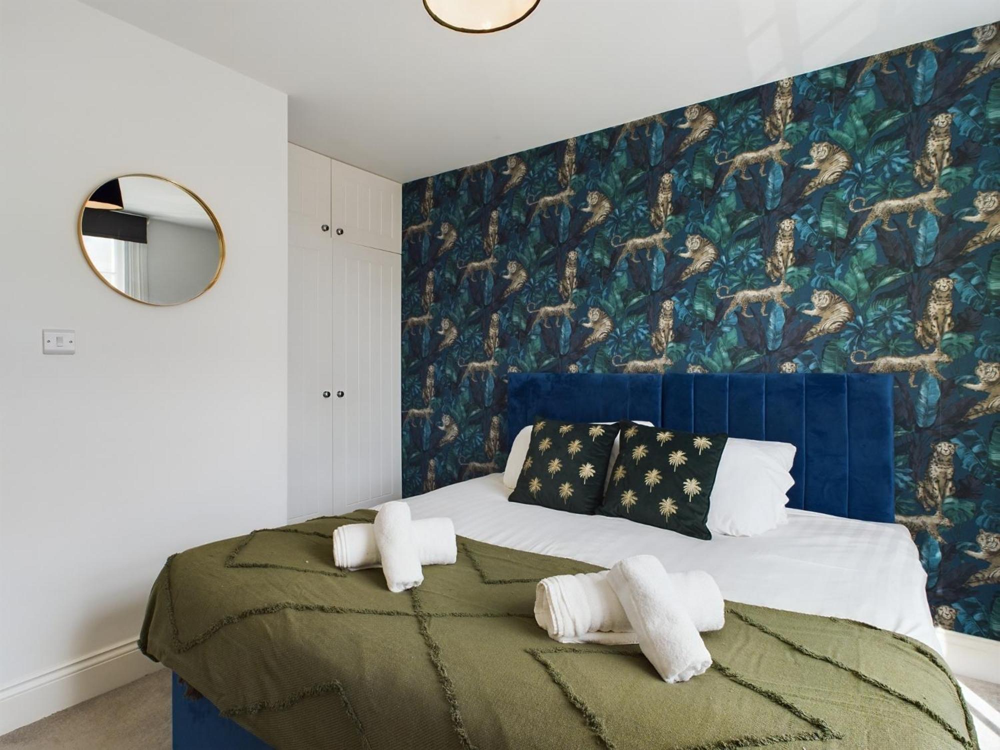 Peaceful Seafront Stylish 2 Bed, Sleeps 6