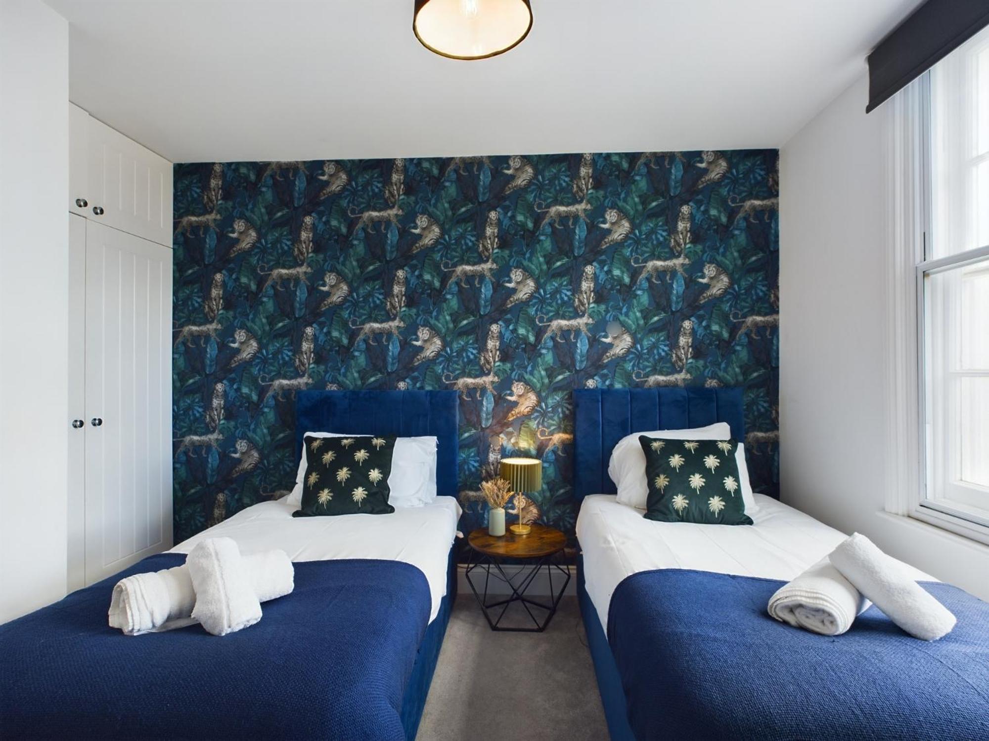 Peaceful Seafront Stylish 2 Bed, Sleeps 6 * Brighton