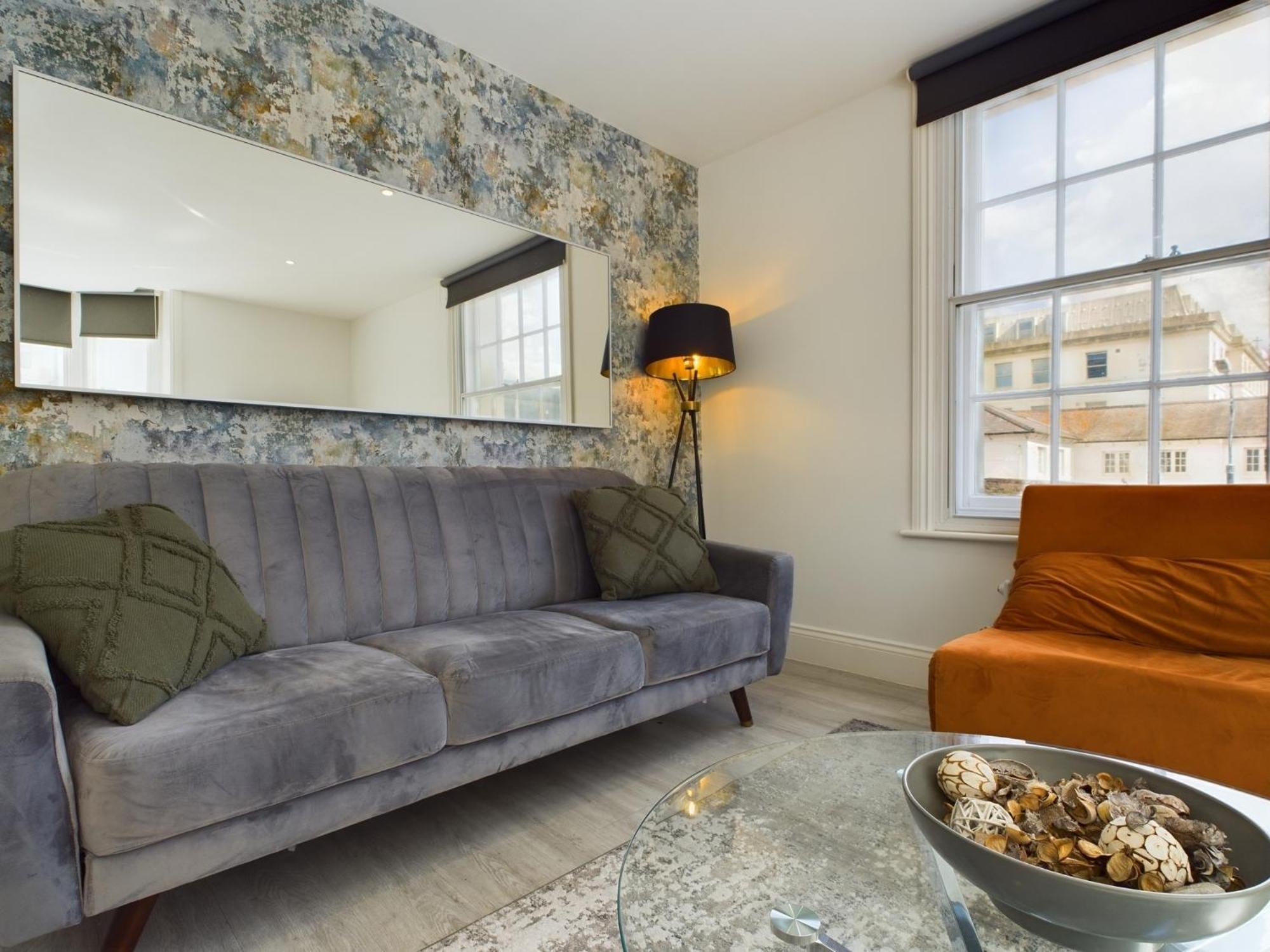 Peaceful Seafront Stylish 2 Bed, Sleeps 6 *