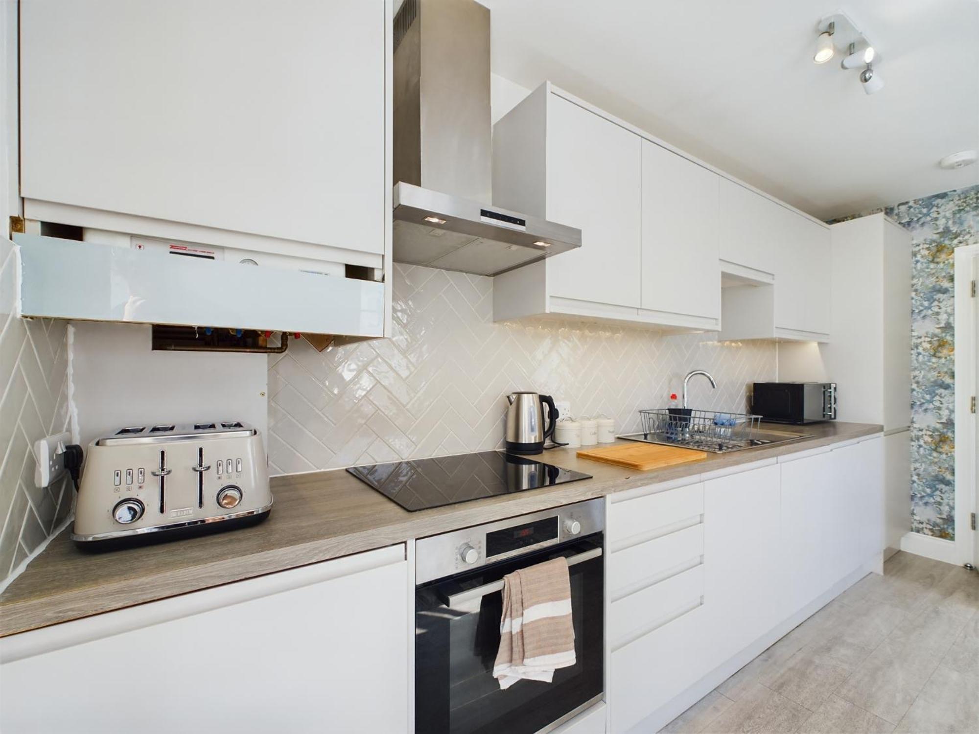 Peaceful Seafront Stylish 2 Bed, Sleeps 6 *