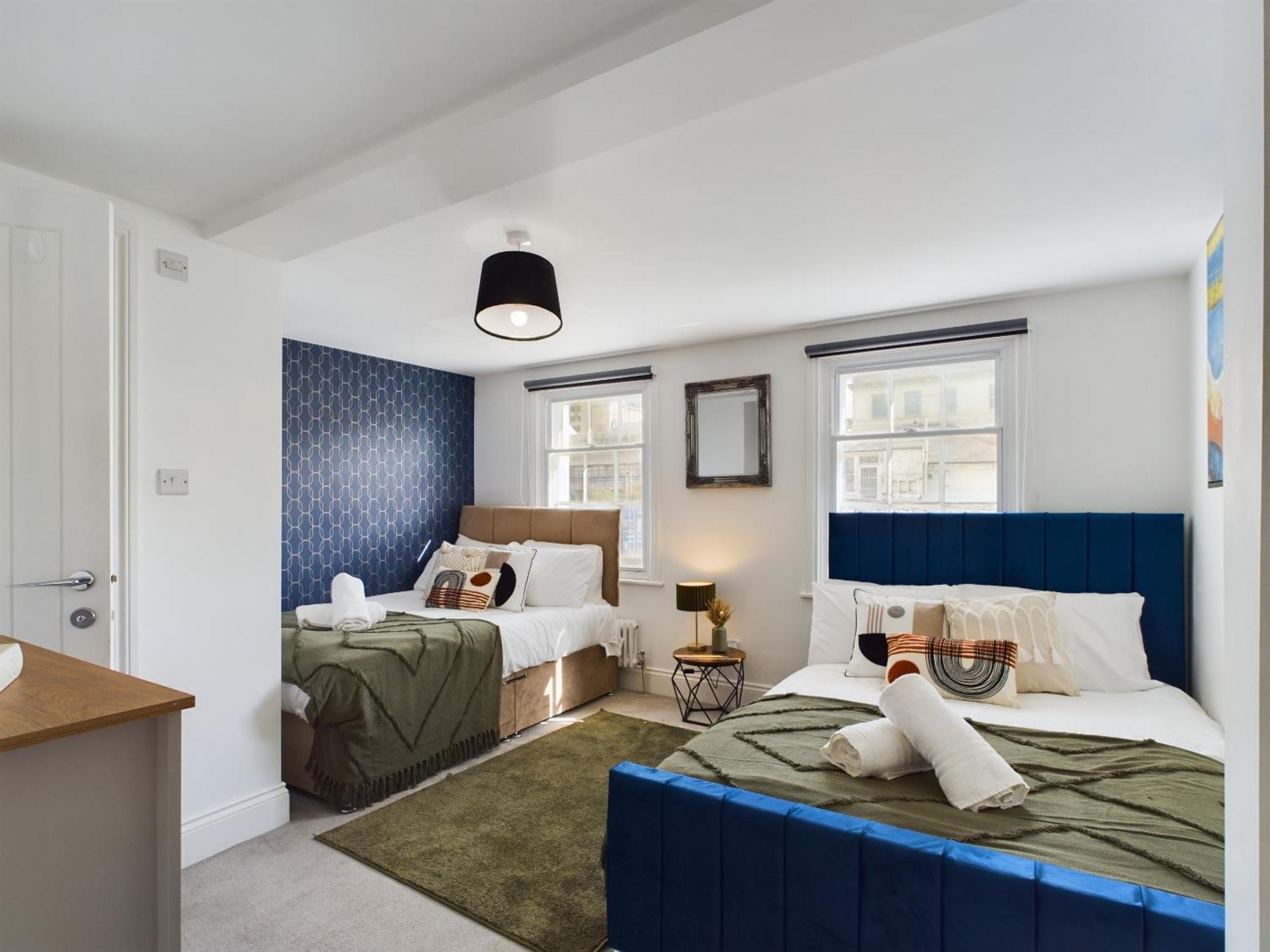 Peaceful Seafront Stylish 2 Bed, Sleeps 6 Apartment